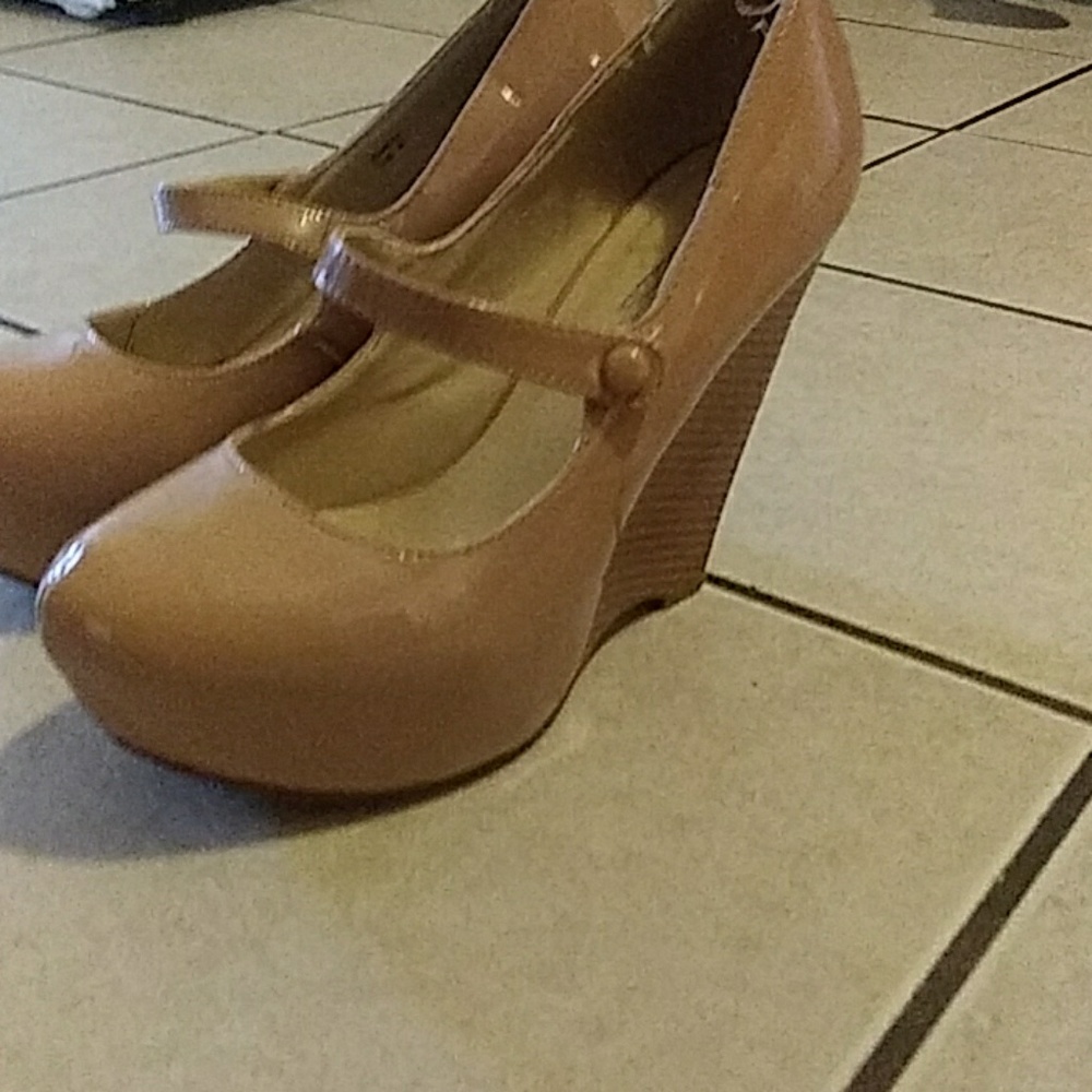 Shoedazzle pumps